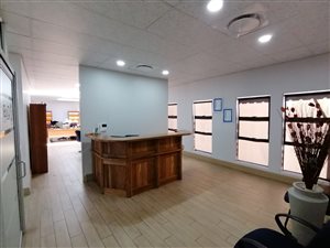 300 m² Commercial space in Melodie
