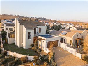 3 Bed House in Kelderhof Country Village