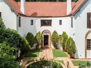 5 Bed House in Westcliff