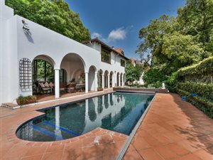 5 Bed House in Westcliff