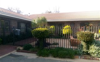 4 Bedroom House in Langerug