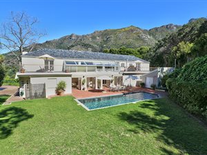 6 Bed House in Bishopscourt