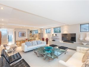 4 Bed House in Bantry Bay