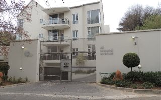 1 Bedroom Apartment in Parktown North
