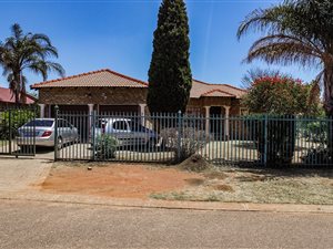 3 Bed House in Theresa Park