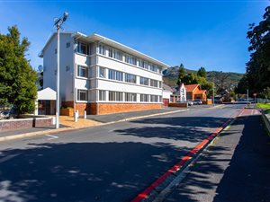 3 Bed Apartment in Paarl