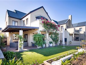 3 Bed House in Devonvale Golf & Wine Estate