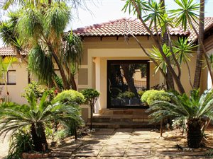 4 Bed House in Waterkloof Glen