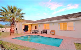 3 Bedroom House in Fernglen