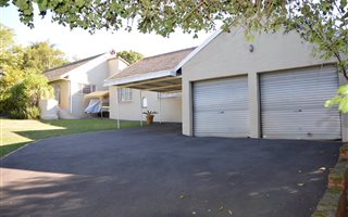 4 Bedroom House in Hayfields