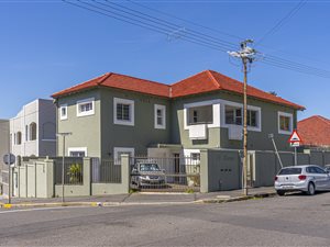 2 Bed Apartment in Vredehoek