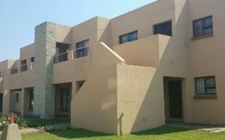 2 Bedroom Townhouse in Vanderbijlpark SE8