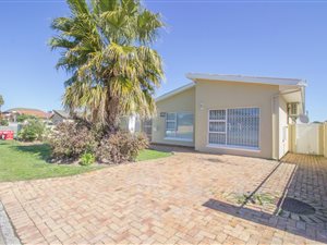 4 Bed House in Goodwood