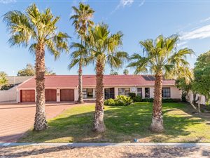 4 Bed House in Duynefontein