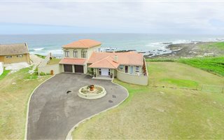 4 Bedroom House in Seaview