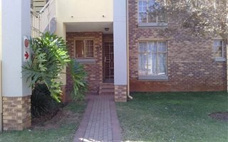 3 Bedroom Townhouse in Die Hoewes