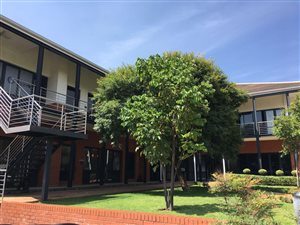154 m² Commercial space in Bryanston