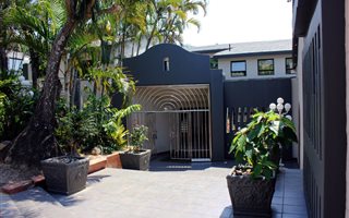 5 Bedroom House in Beverley Hills