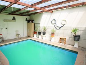 4 Bed House in Pelikan Park
