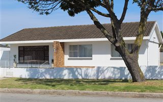 3 Bedroom House in Newton Park