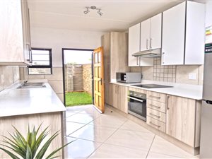 3 Bed Apartment in Ravenswood