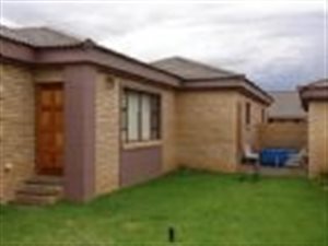 2 Bed Townhouse in Langenhoven Park