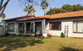 6 Bedroom House in Hennopspark