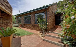 4 Bedroom House in Garsfontein