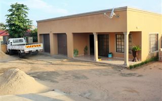 4 Bedroom House in Karino