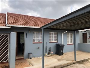 2 Bed Apartment in Roodepoort West