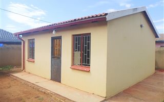 2 Bedroom House in Protea Glen