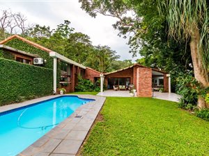 4 Bed House in Rouken Glen