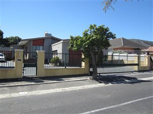 6 Bed House in Parow North