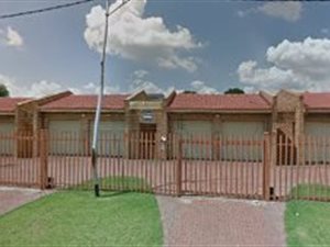 3 Bed Townhouse in Three Rivers