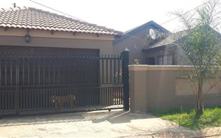 3 Bedroom House in Mahube Valley
