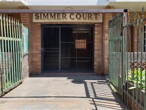 2 Bed Apartment in Driehoek