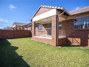 3 Bed Townhouse in Mooikloof Ridge