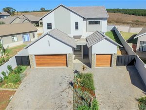 4 Bed House in Mooikloof Equestrian Estate
