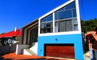 3 Bedroom House in Kensington