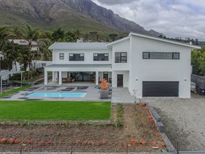 4 Bed House in Brandwacht