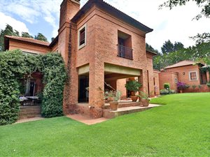 5 Bed House in Country Lane Estate