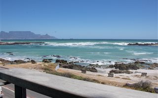 3 Bedroom Apartment in Bloubergstrand