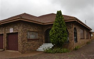 4 Bedroom House in Pine Ridge