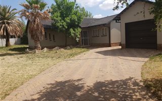 3 Bedroom House in Adamayview