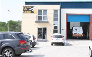 210 m² Industrial space in Fairview