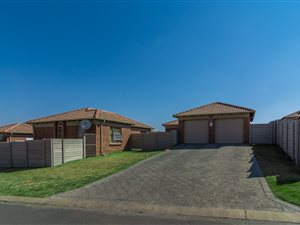 3 Bed House in Olievenhoutbosch