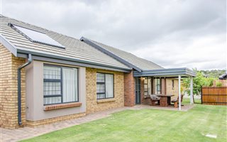 3 Bedroom House in Mooikloof Equestrian Estate