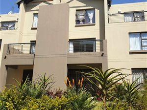 3 Bed Apartment in Ruimsig