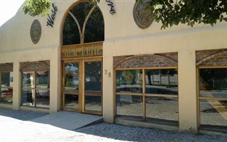Commercial space in Parys