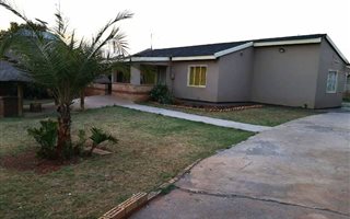 2 Bedroom House in Lenasia South
